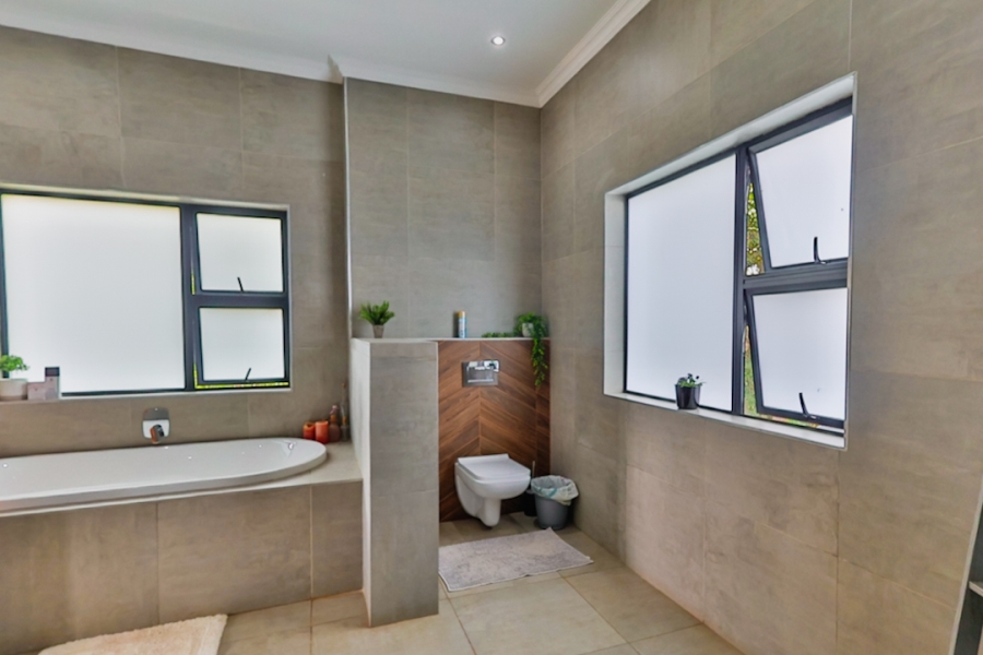 4 Bedroom Property for Sale in The Coves North West